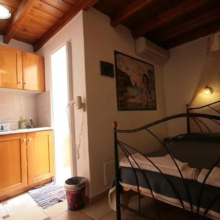Hotel apartamentowy Bourgos Naxos City