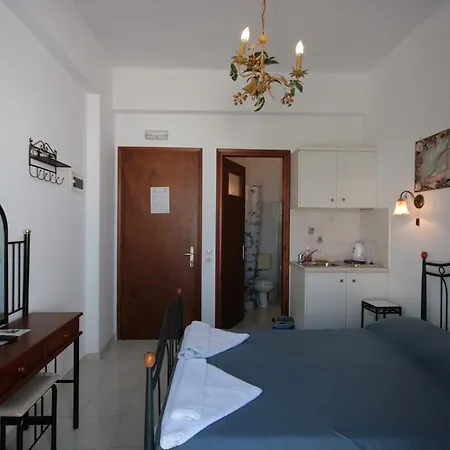 Hotel apartamentowy Bourgos Naxos City