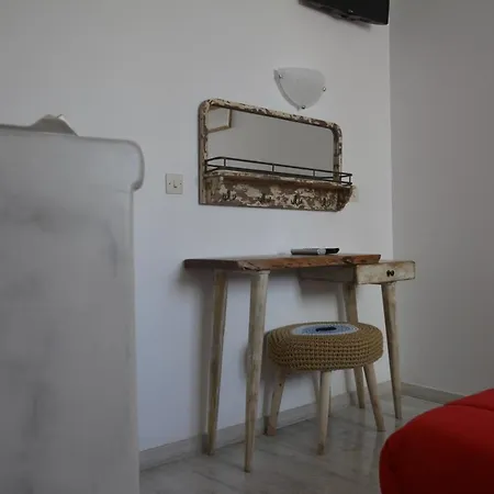 Hotel apartamentowy Bourgos Naxos City